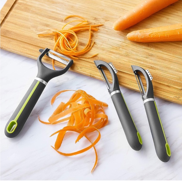NIB Amazon Basics 3-Piece Peeler Set, Soft Grip Handle, Black/Green - Picture 2 of 2